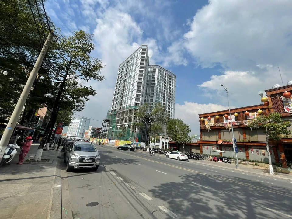 Cho thuê mặt tiền VIP đường Hà Huy Giáp, Biên Hòa 400m² giá 120 triệu - Vị trí đắc địa ngay công viên