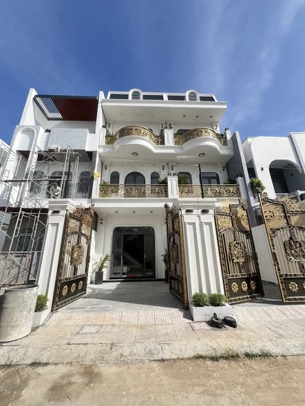 Nhà Lầu Tân Cổ Điển 66m² giá 4.799 tỷ - Vị trí đắc địa tại Mỹ Tho!