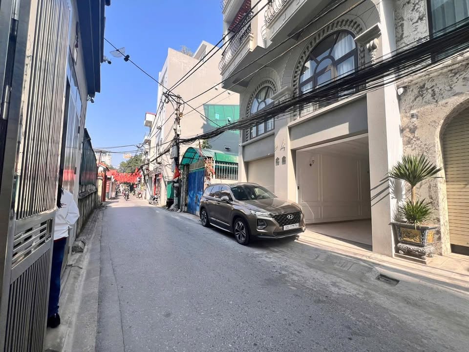 Nhà 7 tầng Ngọc Thụy 60m² giá 18 tỷ - Kinh doanh đỉnh cao!