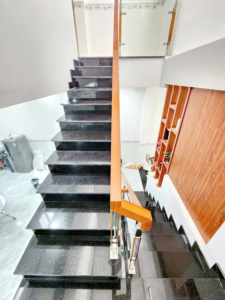 Nhà 1 trệt 1 lầu tại Tân Hòa, Biên Hòa 106m² giá 3.4 tỷ - Thiết kế hợp lý, vị trí đẹp!