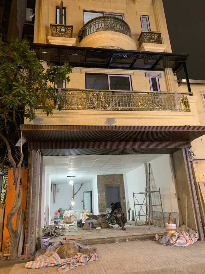 Nhà mặt phố Pháo Đài Láng, Đống Đa, 75m² - Kinh doanh sầm uất, chính chủ bán!