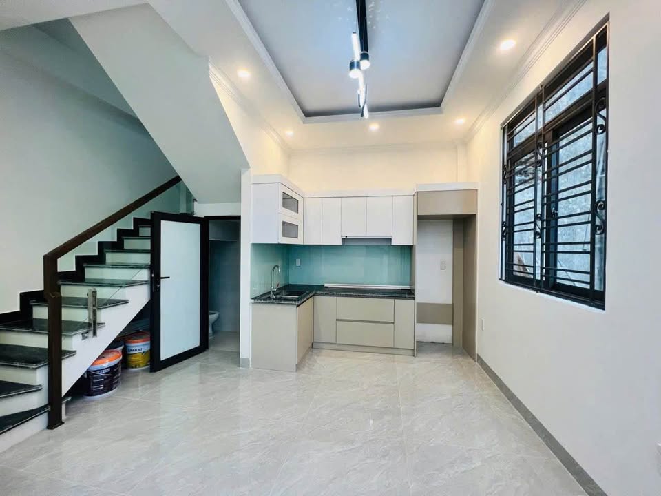 Nhà 3 tầng Hùng Vương, Hồng Bàng 44m² giá 2.7 tỷ - Vị trí đắc địa, tiện nghi đầy đủ!