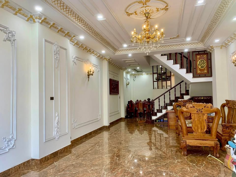 Nhà phố 4 tầng tại KDC Hồng Loan Cần Thơ 80m² giá 6 tỷ - Thiết kế tân cổ điển sang trọng!