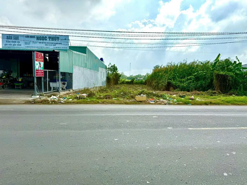 Nhà mặt tiền Nguyễn Văn Linh, Ninh Kiều, 240m² giá 1.75 tỷ - Chính chủ bán gấp!