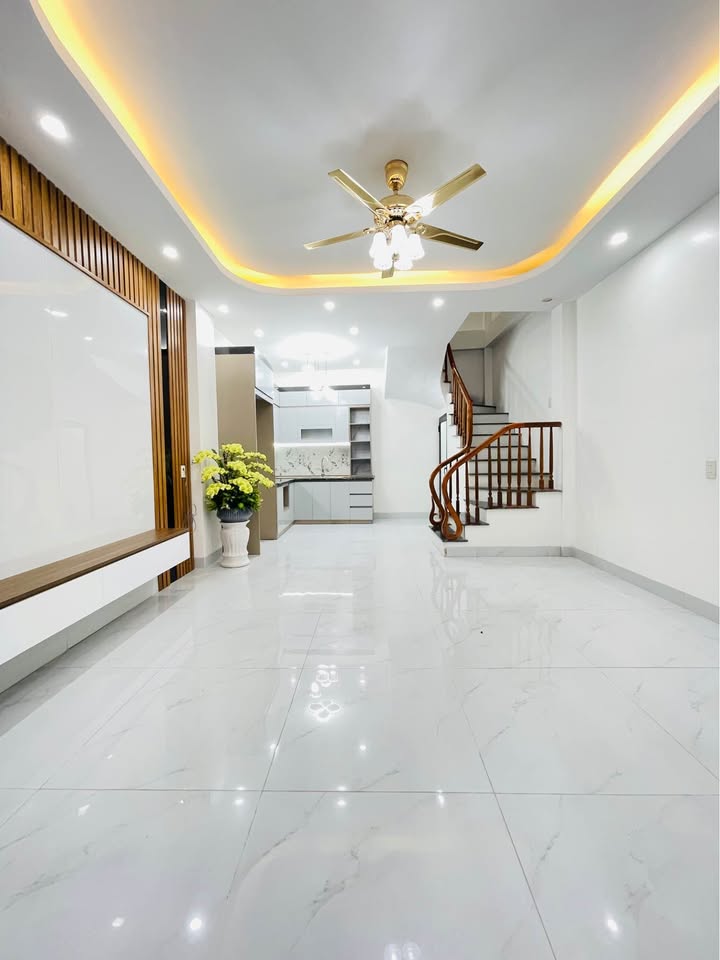 Nhà 3 Tầng Kỳ Bá, Thái Bình 40m² giá 2.3 tỷ - Vị trí đắc địa gần công viên