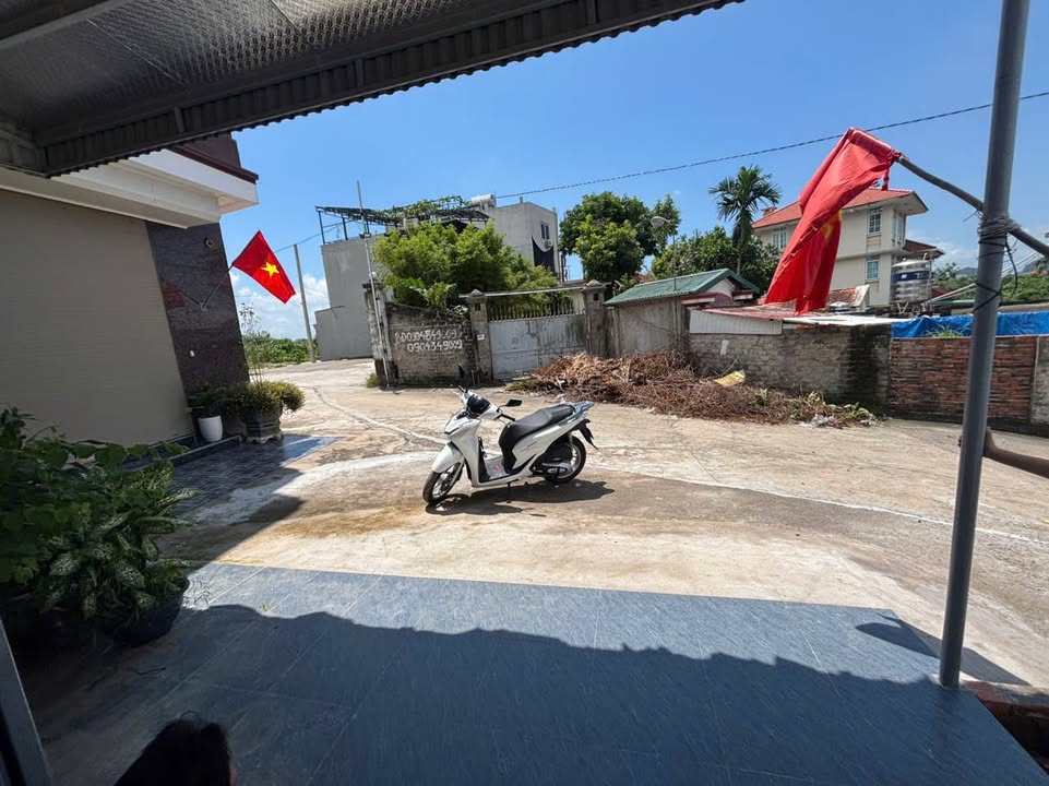 Nhà cấp 4 Hạ Long 50m² giá 2.2 tỷ - Ô tô quay đầu trước cửa!