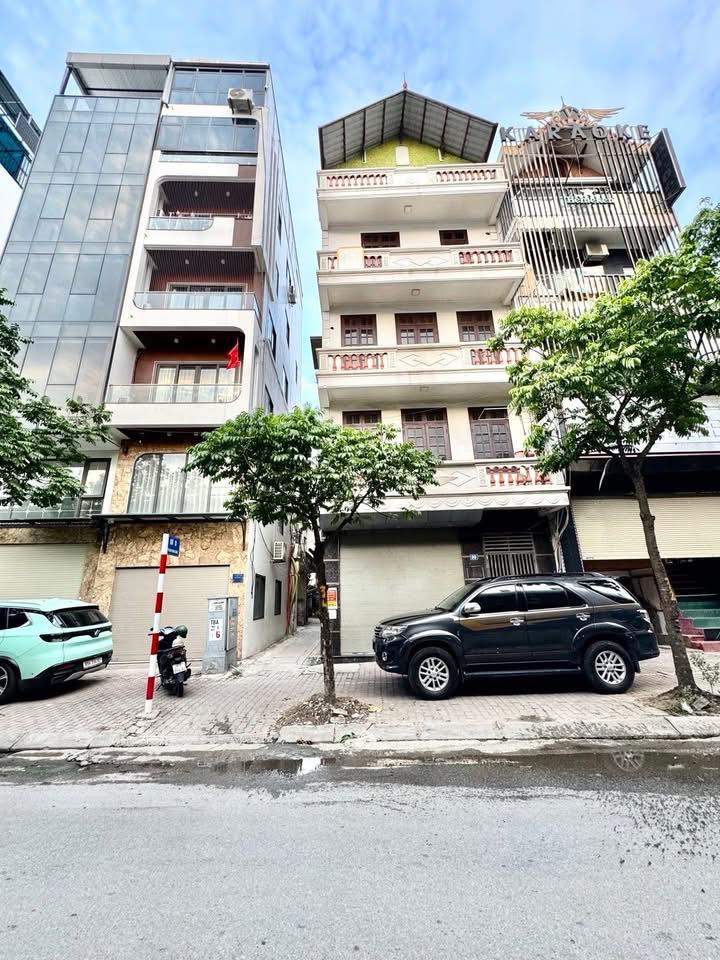 Nhà mặt phố Chu Huy Mân, Phúc Đồng 65m² giá 23 tỷ - Kinh doanh sầm uất!