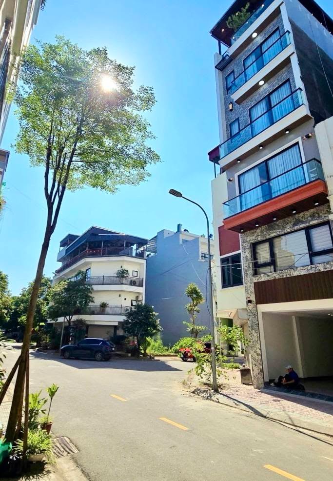 Nhà phố Thạch Bàn Long Biên 62m² giá 1 tỷ - Thiết kế sang trọng, view thoáng đãng!