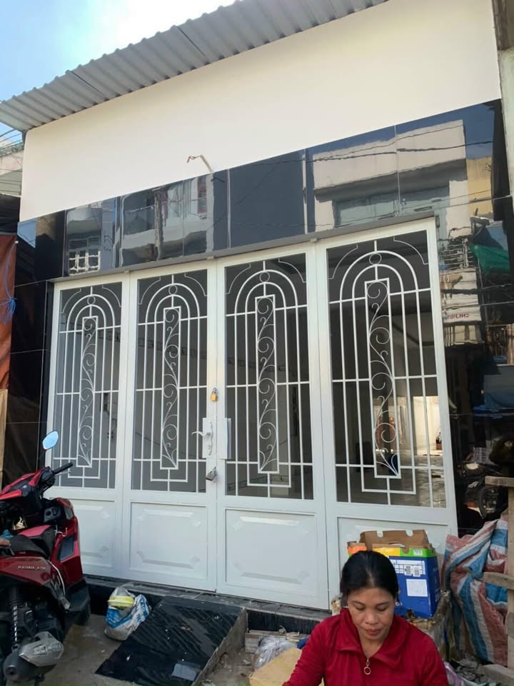 Nhà mặt tiền chợ Bình Long, quận Bình Tân, 108m² giá 8.5 tỷ - Kinh doanh đắc địa!