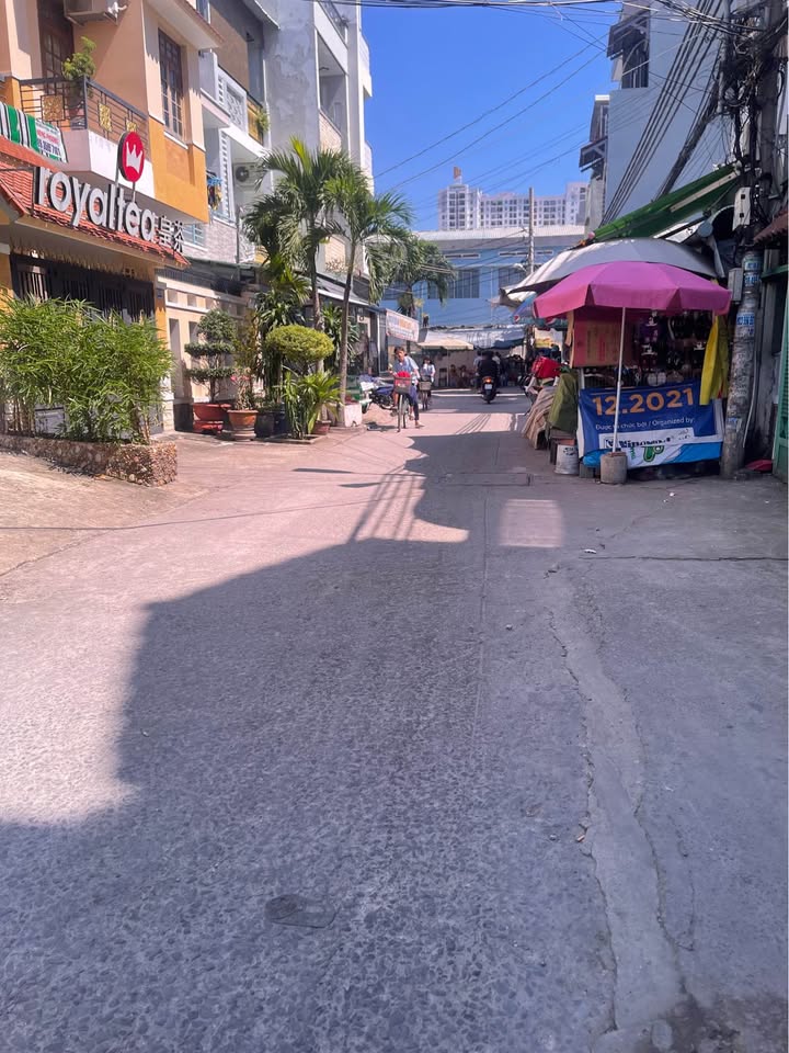 Nhà phố Tân Thuận Tây Q7 125m² giá 15.8 tỷ - Tiện xây mới ngay!