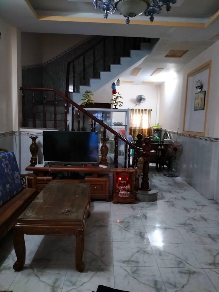 Nhà bán Thới Tam Thôn 602m² giá 2.8 tỷ - Sổ hồng chính chủ, tiện ích đầy đủ!