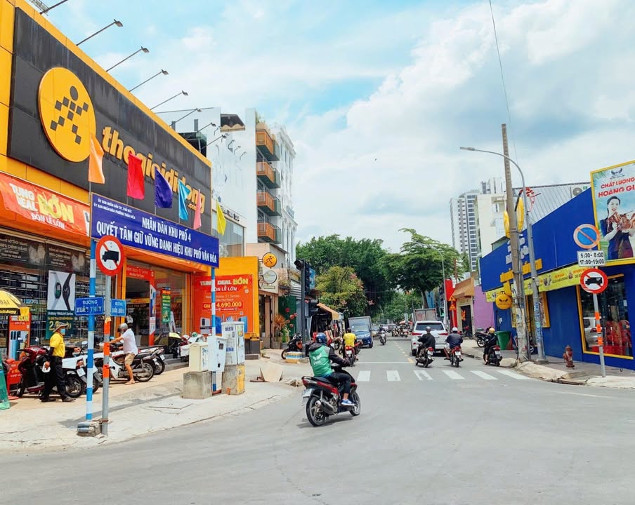 Bán FrontHouse mặt tiền đường Quốc Hương, Thảo Điền, Q2 - Diện tích 74.8m², giá 30 tỷ - Đầu tư sinh lời ngay!