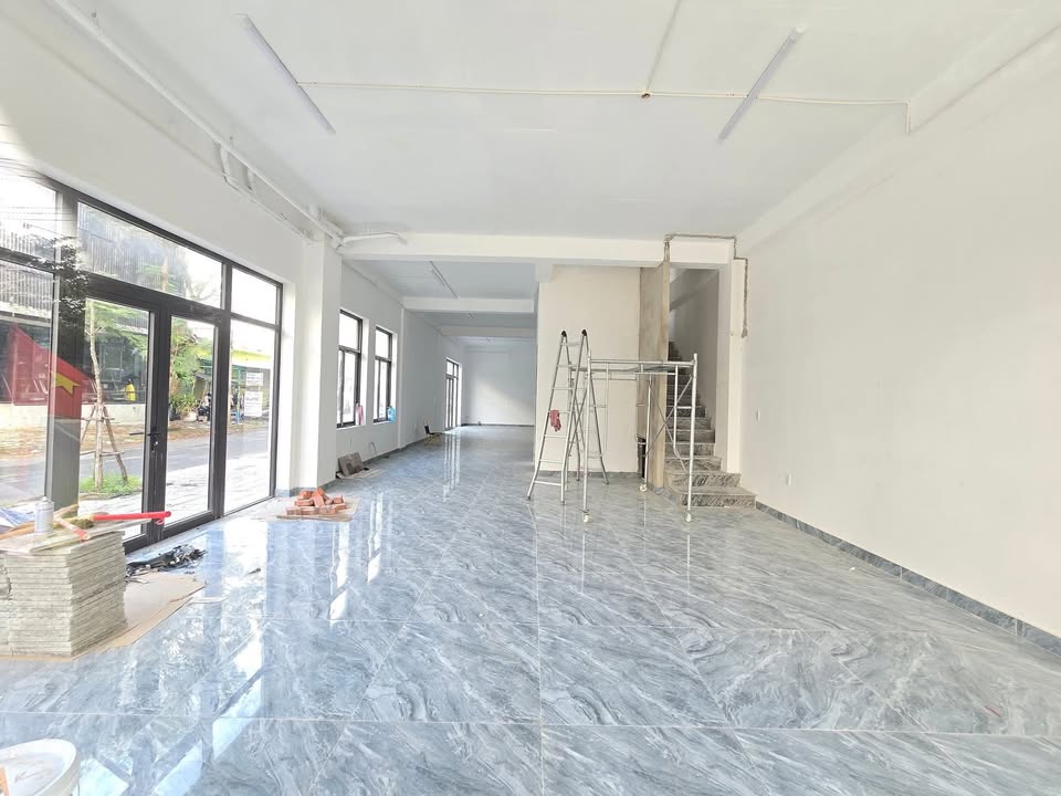 Cho thuê tòa nhà mặt tiền đường 15m Hòa Minh 180m² giá 40 triệu - Mới xây đẹp mắt!