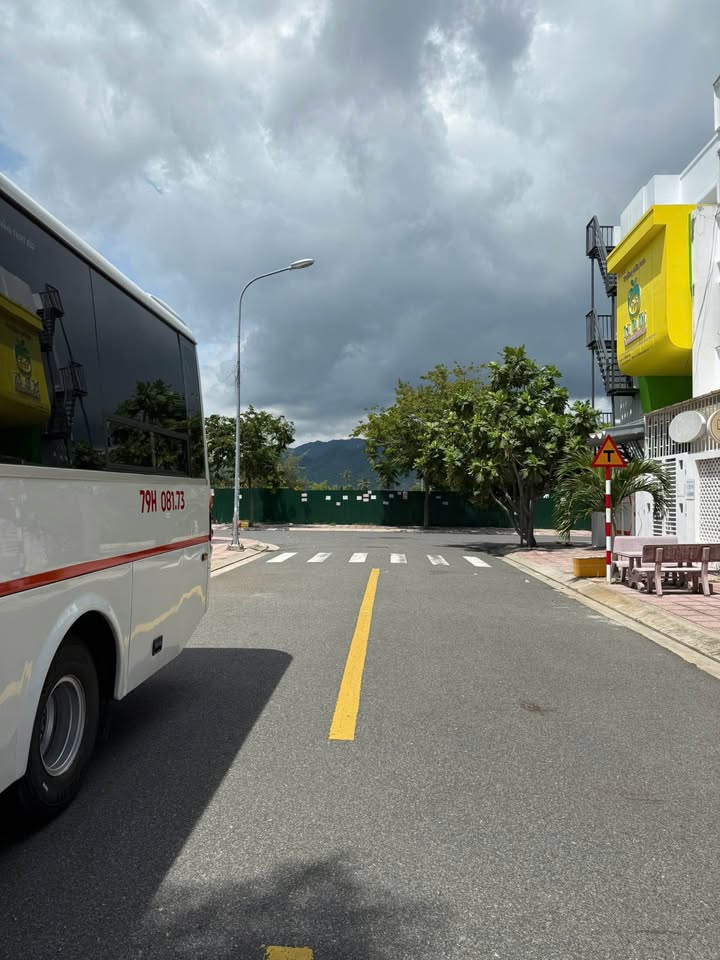 Bán lô đất Khu đô thị Hà Quang 1 Nha Trang 100m² - Đường thông, giá chỉ 7.6 tỷ!