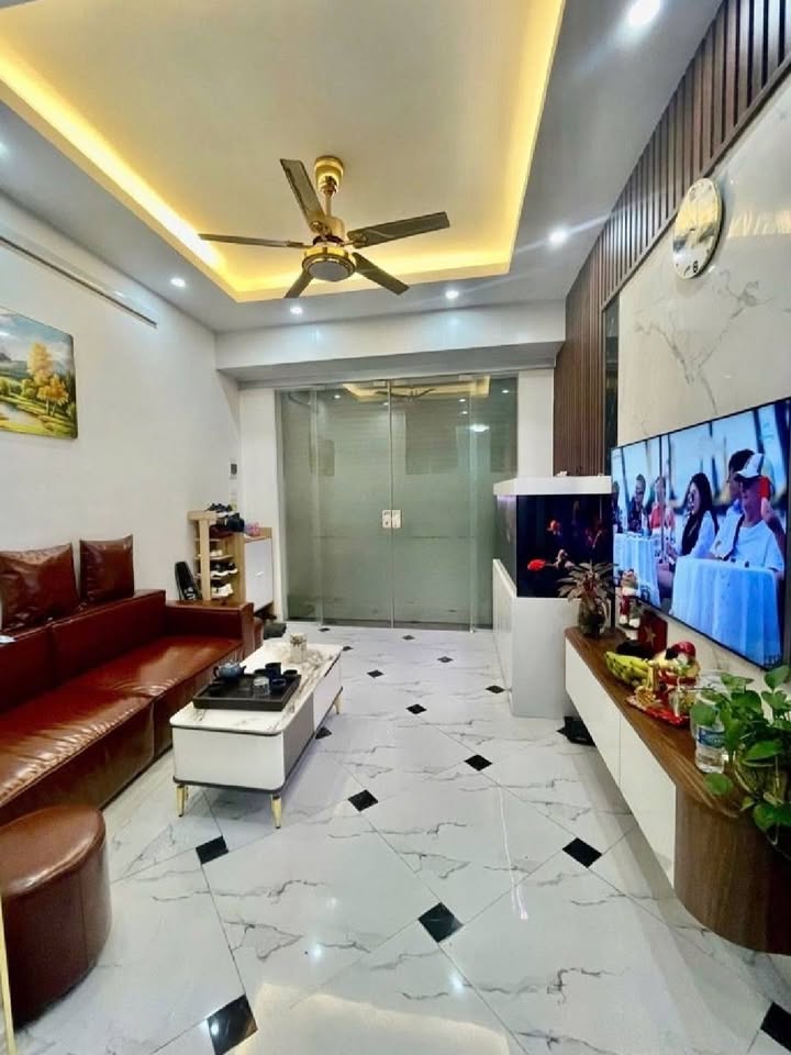 Nhà phố Cổ Nhuế 36m² giá 9 tỷ - Lô góc, đầy đủ nội thất, thang máy