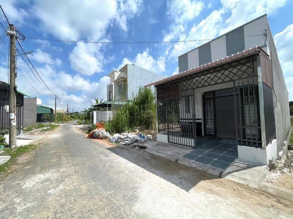 Bán Nhà Mới Hoàn Thiện KDC VPĐKĐ Phường Mỹ Quý Long Xuyên 86m² chỉ 1 tỷ - Sẵn sàng vào ở!