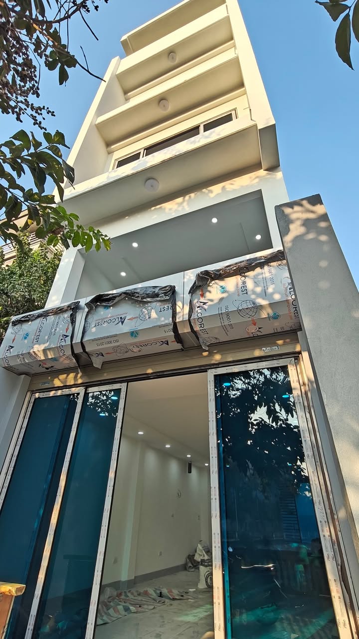 Nhà Liên Mạc, Bắc Từ Liêm 40m² giá thỏa thuận - Sống thoáng đãng với thang máy