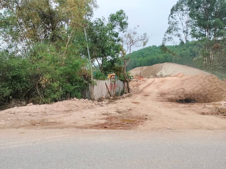 Đất thổ cư 150m² tại Thôn Núi Nhẫm, Bắc Giang - Giá chỉ 2.6 tỷ, vị trí đắc địa!