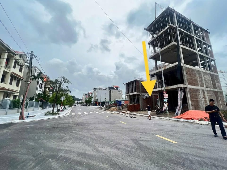 Nhà phố TĐC Hồng Hà Hạ Long 60m² giá 9 tỷ - Kinh doanh thuận lợi gần bãi tắm