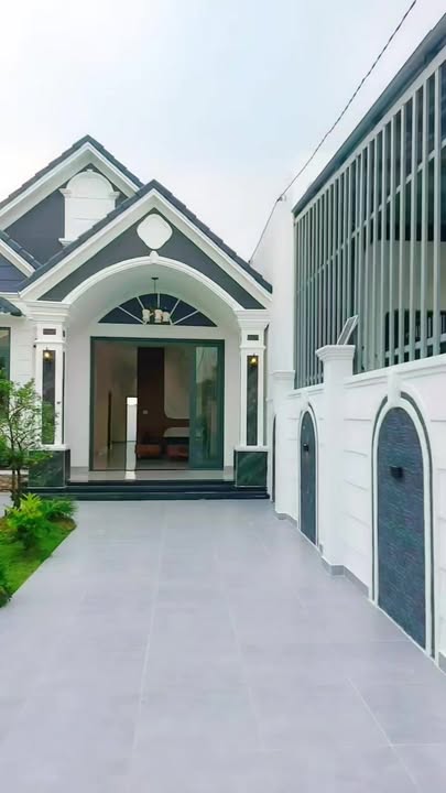 Nhà riêng Hưng Long 250m² giá 3.3 tỷ - Thiết kế hiện đại, sân vườn rộng rãi!