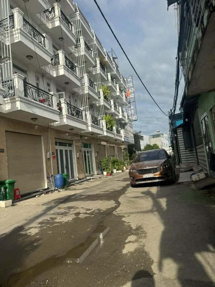 Nhà phố 3 tầng đường Bùi Công Trừng, quận 12, 68m² giá 6.25 tỷ - Nhà đẹp, nội thất cao cấp!