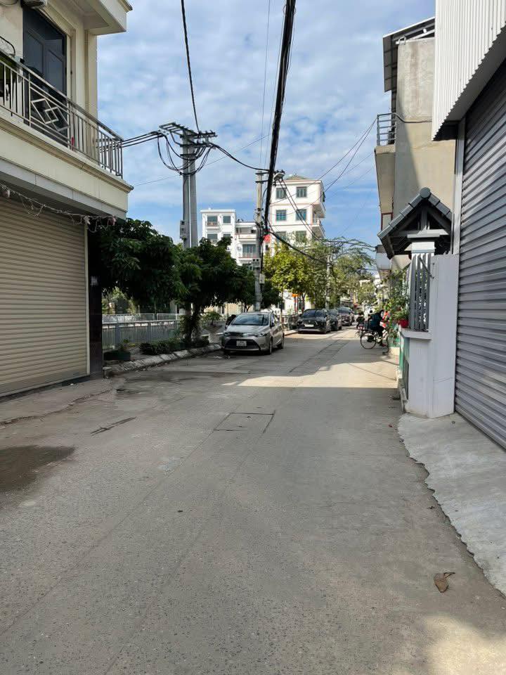 Nhà 4 Tầng 5 Phòng Ngủ tại Di Trạch, Hoài Đức - Ô Tô Đỗ Cổng, Giá 5 Tỷ