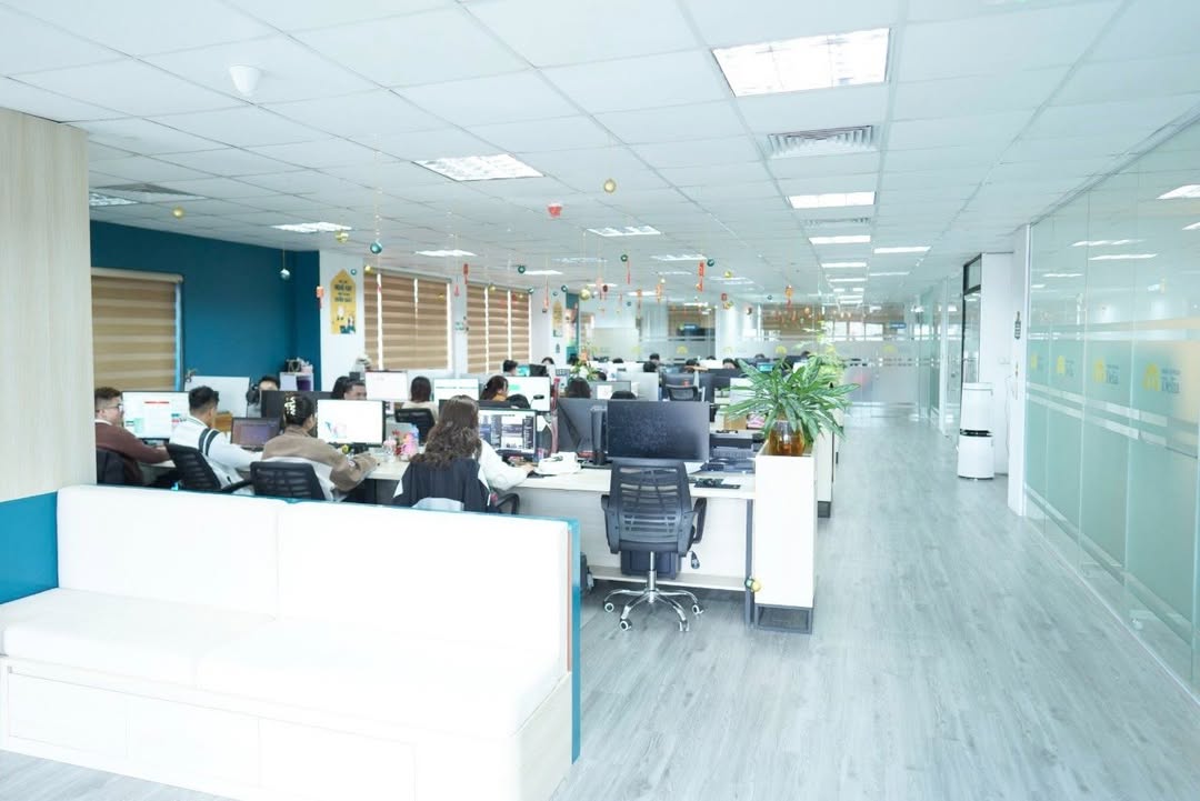 Văn phòng cho thuê Ngã Tư Sở 250m² giá 38 triệu - View kính đẹp, sẵn sàng làm việc!