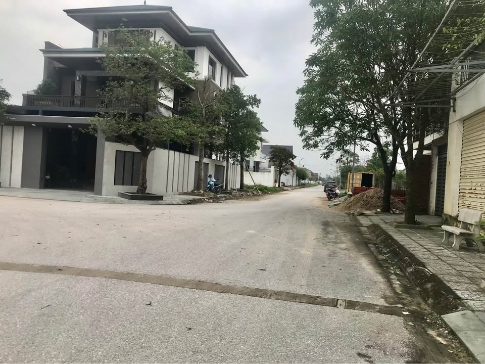 Townhouse Khu Đô Thị NSC Vinh 180m² giá 5 tỷ - Đường rộng ô tô tránh nhau!