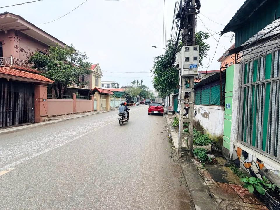 Nhà 2 tầng mặt đường Nguyễn Chí Thanh, Vinh 184m² giá 12.5 tỷ - Lô góc siêu đẹp!