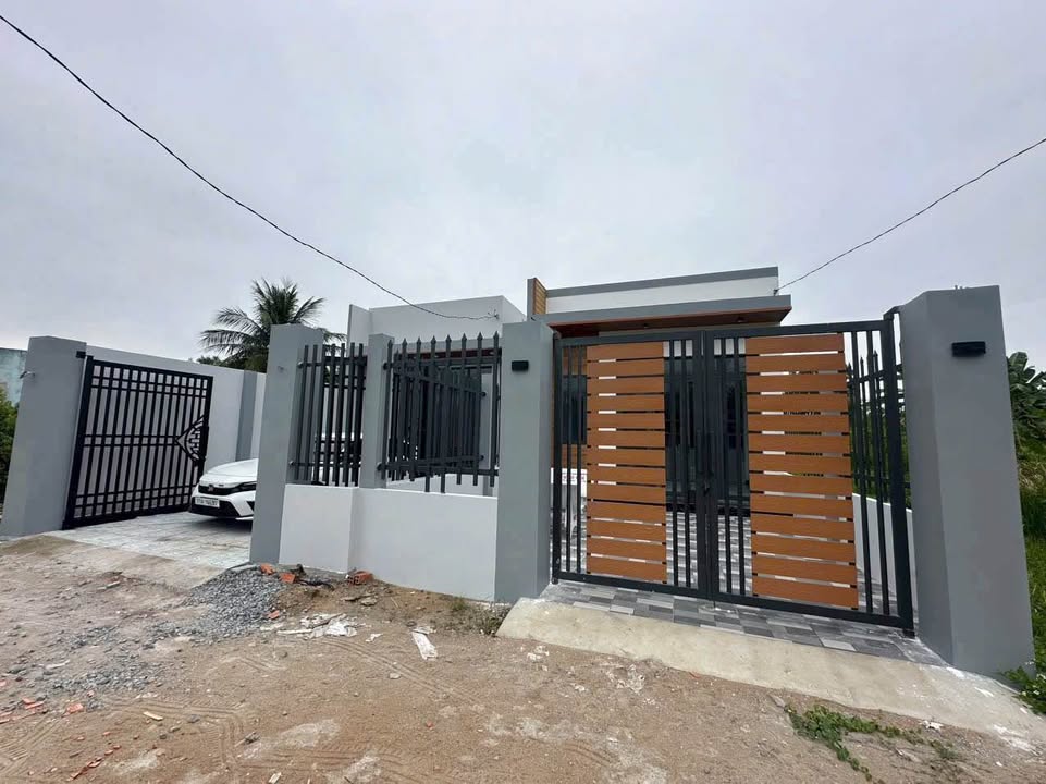 Nhà bán tại Phường An Hội, Bến Tre 151m² giá 1.35 tỷ - Hẻm xe hơi rộng rãi!