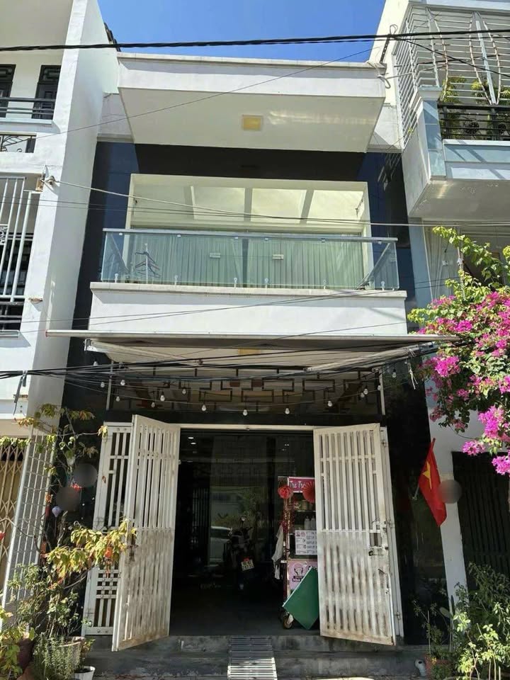Nhà 3 Tầng 2 Mặt Tiền Đường Sử Hy Nhan 100m² giá 8.4 tỷ - Khu vực trung tâm Vĩnh Hòa!