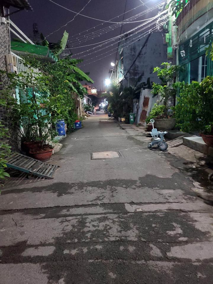 Nhà 2 tầng hẻm xe hơi Lê Đình Cẩn, 59m² giá 3,35 tỷ - Cơ hội hiếm có tại Bình Tân!