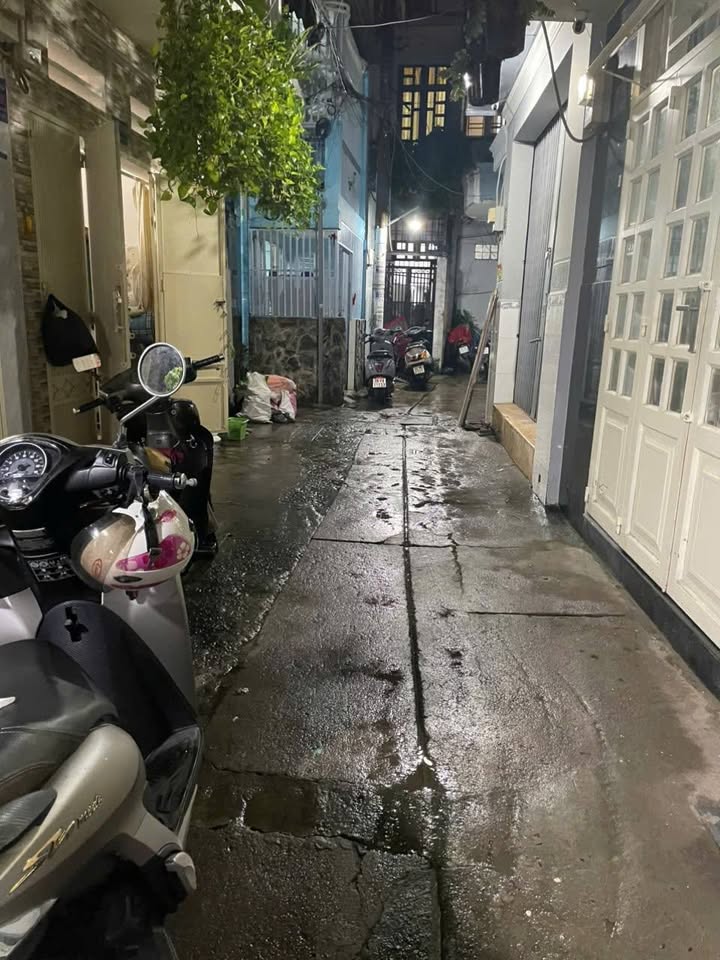 Nhà bán đường Lạc Long Quân, Tân Bình 12.54m² giá 2.4 tỷ - Nhà mới 100%, vào ở ngay!