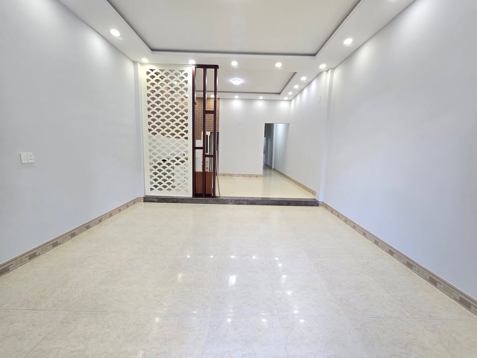 Nhà phố cho thuê đường Hòa Minh 100m² giá 12 triệu - Kinh doanh sầm uất!