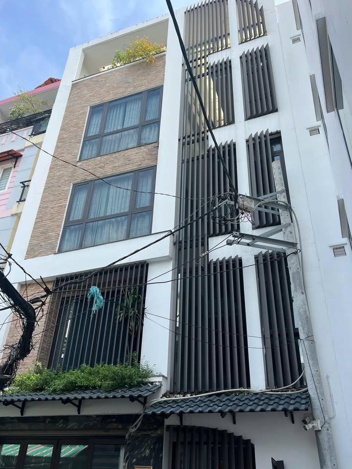 Nhà phố Hoàng Văn Thụ, Phú Nhuận 101.25m² giá 17 tỷ - Thiết kế hiện đại, thang máy tiện nghi!