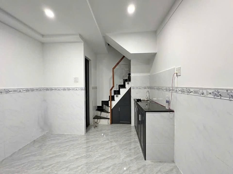 Nhà 3 tầng Ấp Đông 1-2 Hóc Môn 20m² giá 950 triệu - Cơ hội sở hữu ngay!