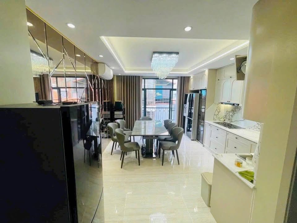 Nhà phố Ngọc Khánh, Ba Đình 37m² giá 20 tỷ - Nhà mới hoàn thiện, ô tô vào tận nhà!