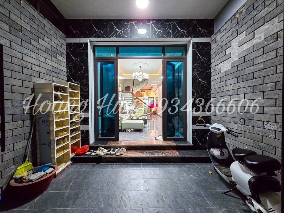 Nhà đẹp 4 tầng Trần Nguyên Hãn 65m² giá 6.88 tỷ - Ô tô đỗ cửa, tặng nội thất cao cấp!
