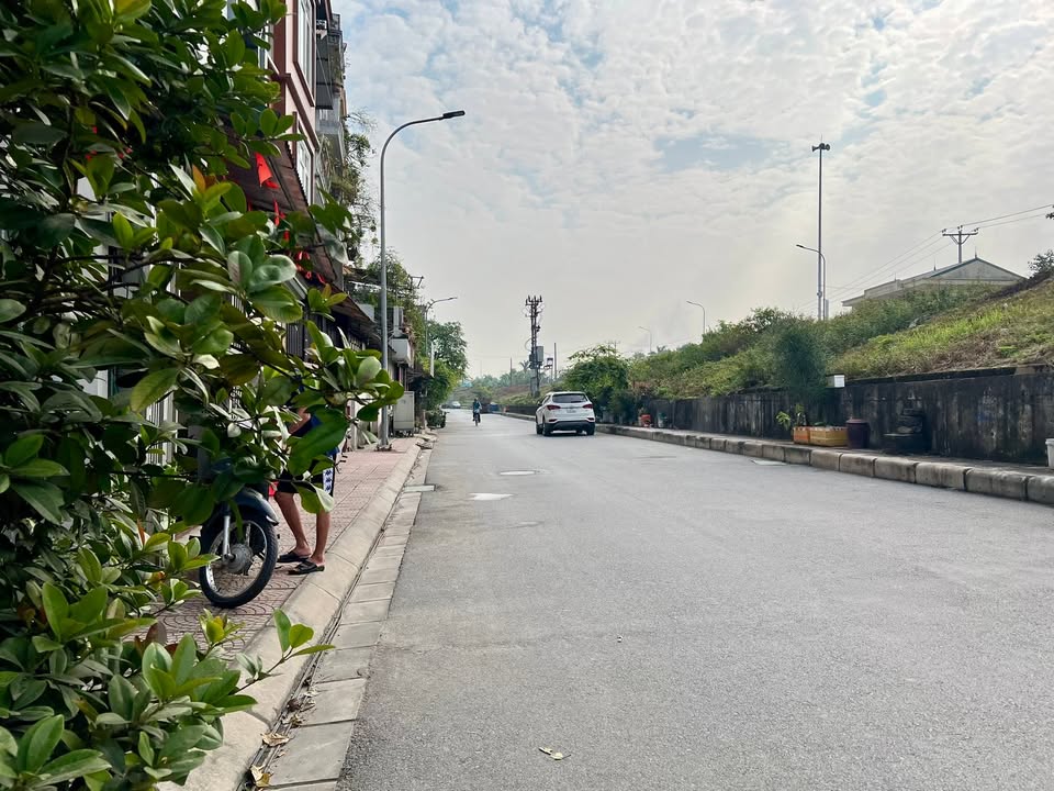 Nhà mặt đường kinh doanh Yên Viên 51m² giá 5 tỷ - Vị trí đắc địa!