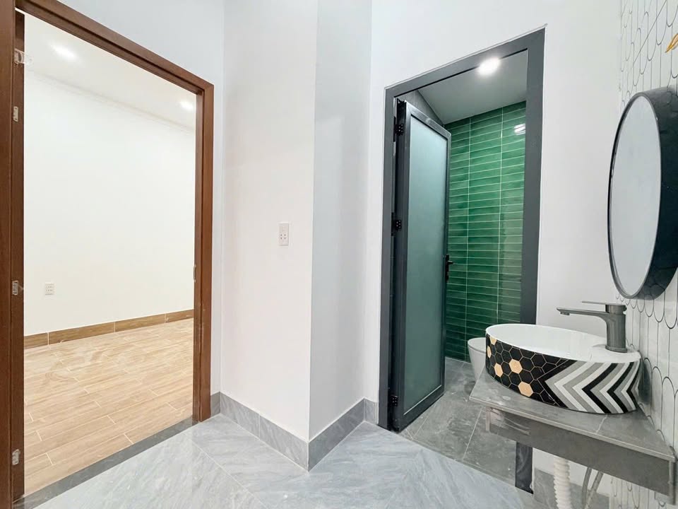 Nhà 1 trệt 1 lầu Tân Vạn 75m² giá 2.75 tỷ - Thiết kế đẹp, sân ô tô rộng!