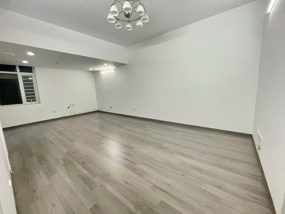 Căn hộ chung cư CT3A Hoàng Quốc Việt 76.5m² giá 6.95 tỷ - Vị trí đẹp, tiện ích đầy đủ!