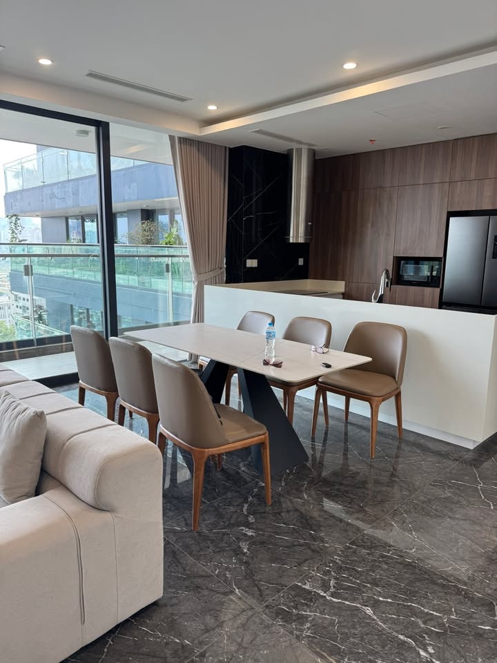 Căn hộ cho thuê Sunshine Golden River Tây Hồ 161m² giá 25 triệu - Thiết kế hiện đại, không gian rộng rãi