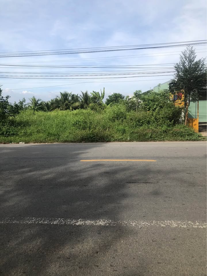 Đất nền Hữu Định, Châu Thành, Bến Tre 332m² giá 3.9 tỷ - Sổ hồng chính chủ, vị trí đắc địa!