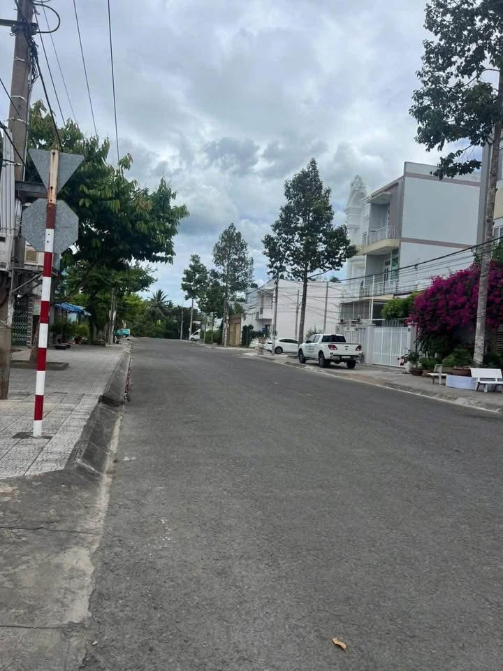 Nhà phố 60m² An Hội, Bến Tre giá 1.79 tỷ - Khu dân cư cao cấp, sẵn sàng vào ở!