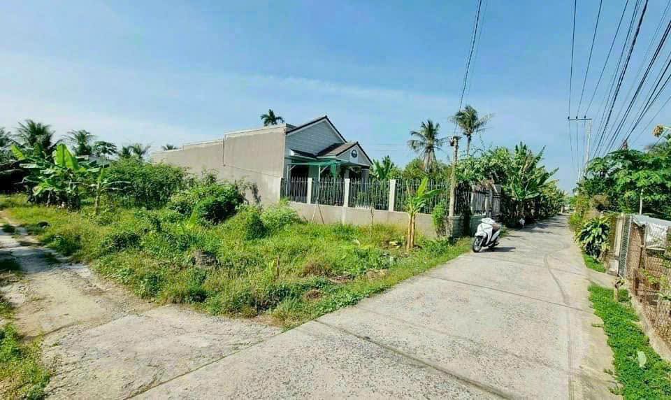 Đất nền 2 mặt tiền Phú Tân 200m² giá 900 triệu - Sổ đỏ chính chủ, không quy hoạch!