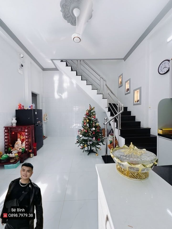 Nhà bán Xóm Chiếu, Quận 4, 27m² giá 3.89 tỷ - Sổ hồng chính chủ, điện mặt trời miễn phí!