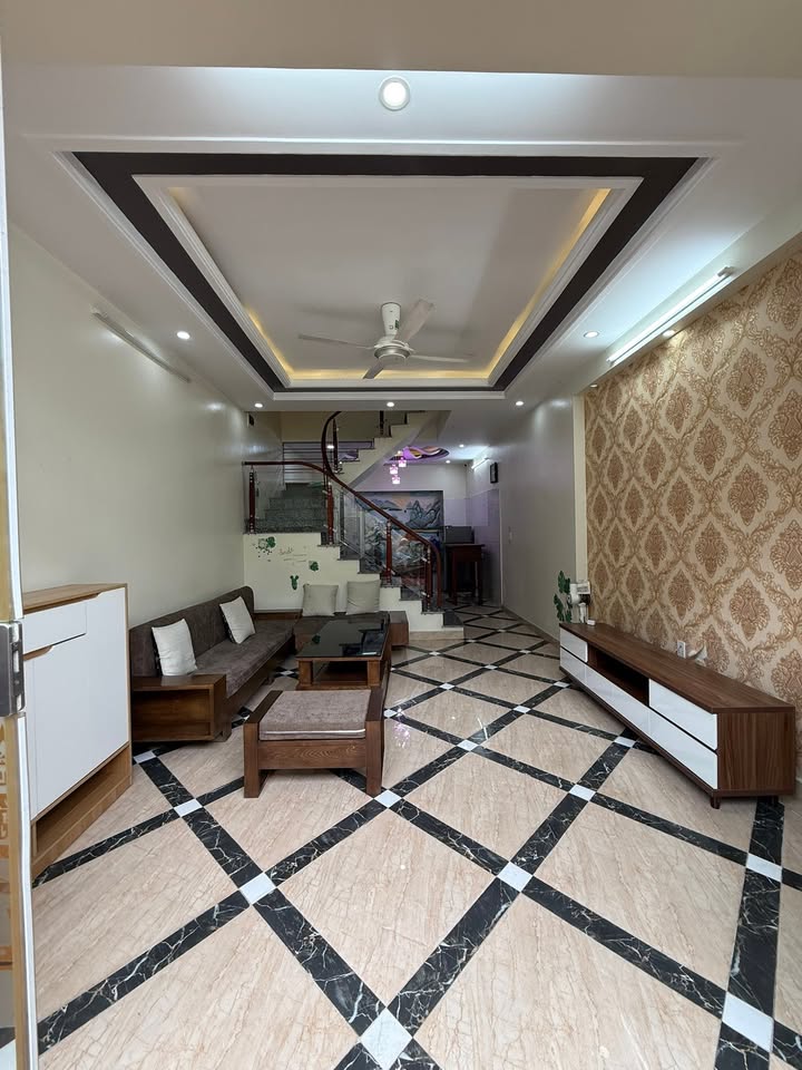 Nhà phố Văn Cao Hải Phòng 40m² giá 2.75 tỷ - Chính chủ bán, nội thất đầy đủ!