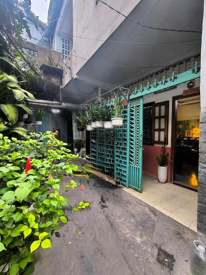 Nhà hẻm 3m đường Vĩnh Viễn, quận 10, diện tích 65m², giá 3.5 tỷ - Sẵn sàng vào ở!
