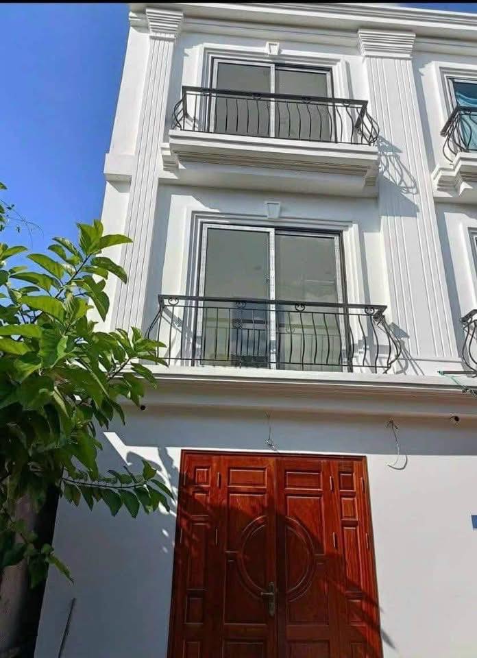 Nhà 3 tầng trung tâm La Phù 30m² giá 3.8 tỷ - Thiết kế hiện đại, sẵn sàng ở!