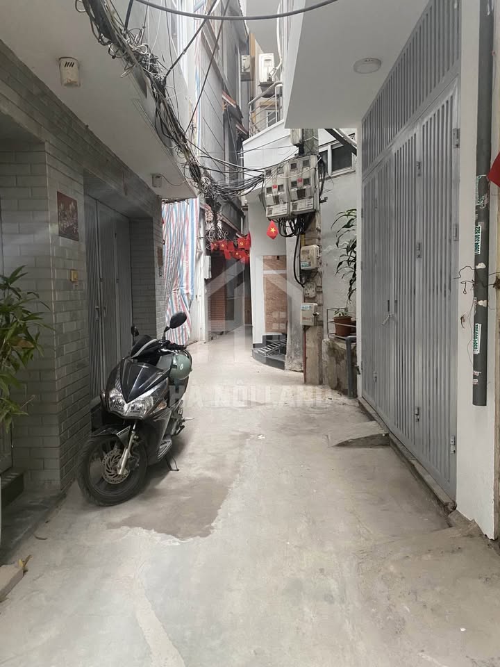 Đất tặng nhà 2 tầng tại Cầu Giấy 40m² giá 9 tỷ - Cơ hội đầu tư tuyệt vời!